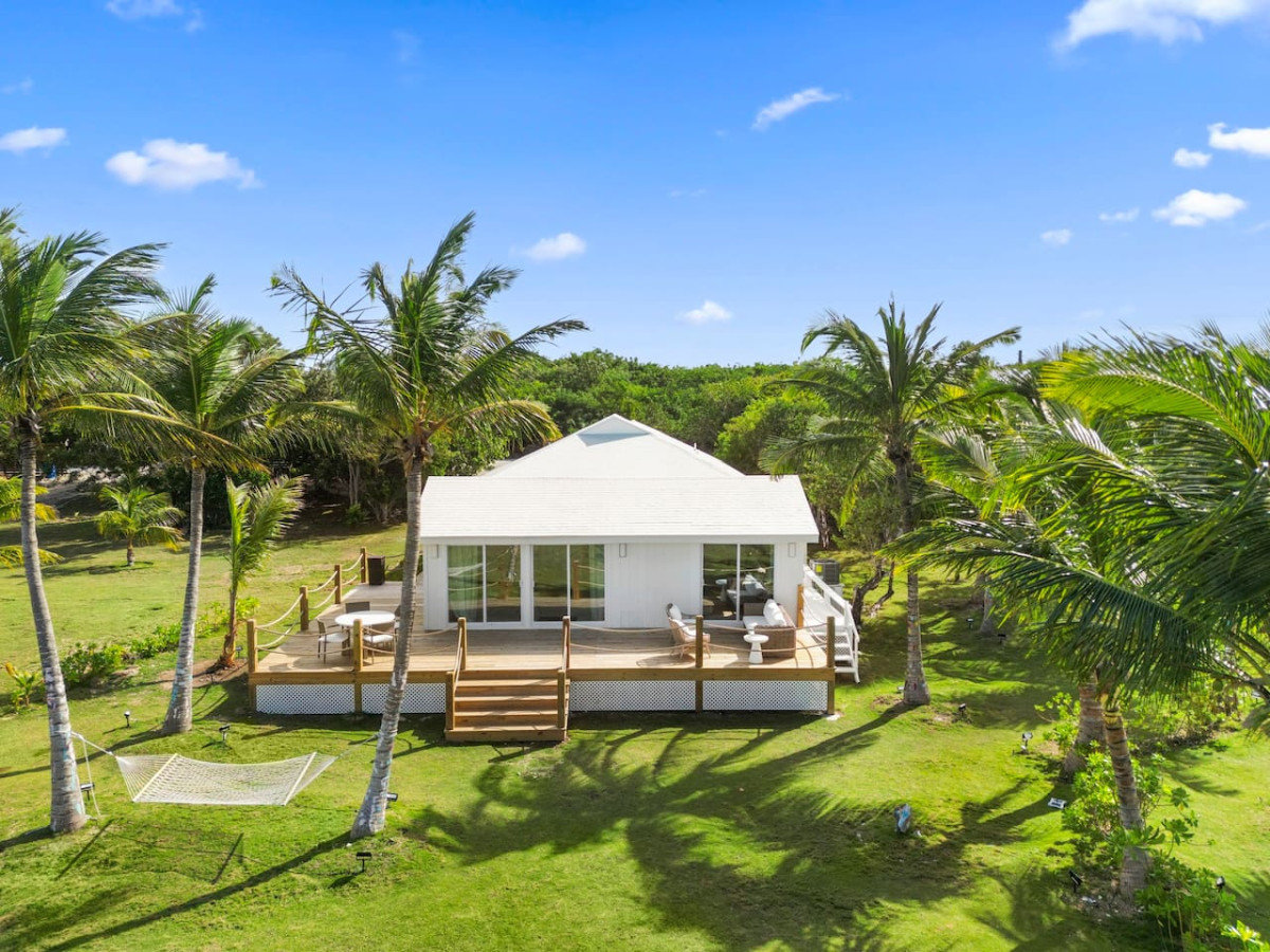 Waterfront villa near Georgetown, sleeps 10